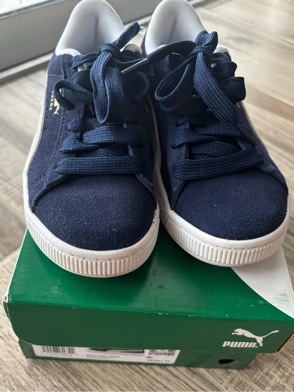 Puma Kids Suede Sneakers - Navy and White size 1C